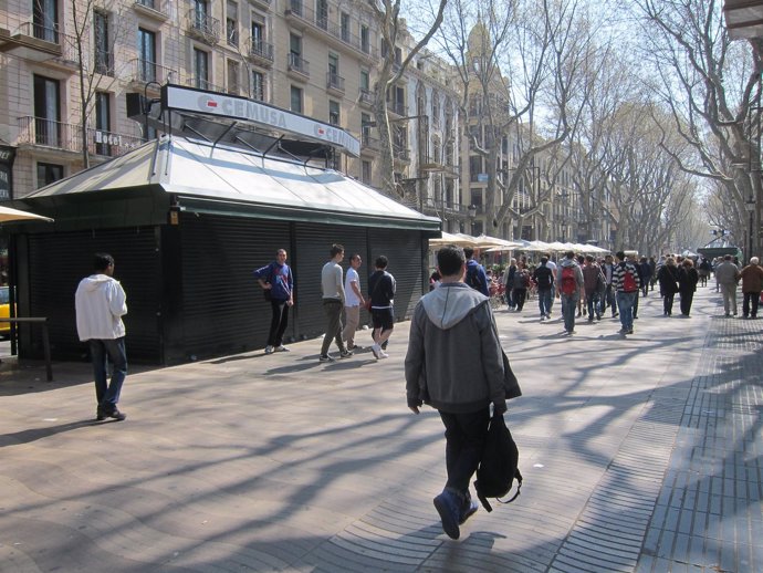 Quioscos Cerrados En La Rambla De Barcelona