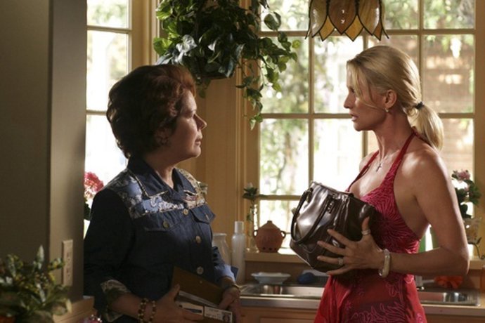 Christine Estabrook, Martha Huber En Mujeres Desesperadas