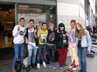 200 fans de Lady Gaga hacen cola en Barcelona para conseguir entradas para el concierto