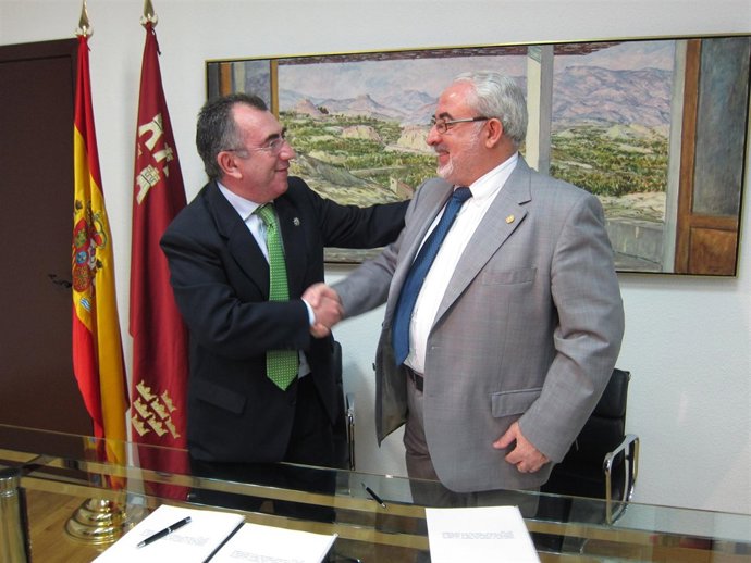 Campos Y Mendoza Se Dan La Mano Tras Firmar El Convenio