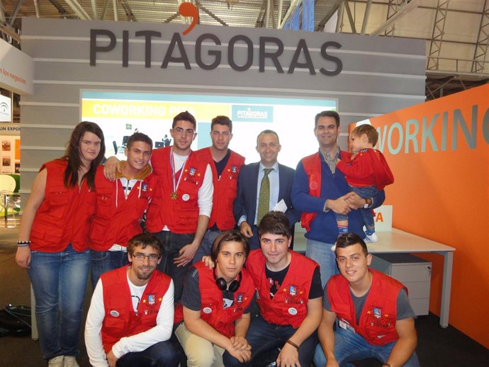 El Equipo 'Turabot Alfa' En El Stand Del PITA En Expo Agro 2012