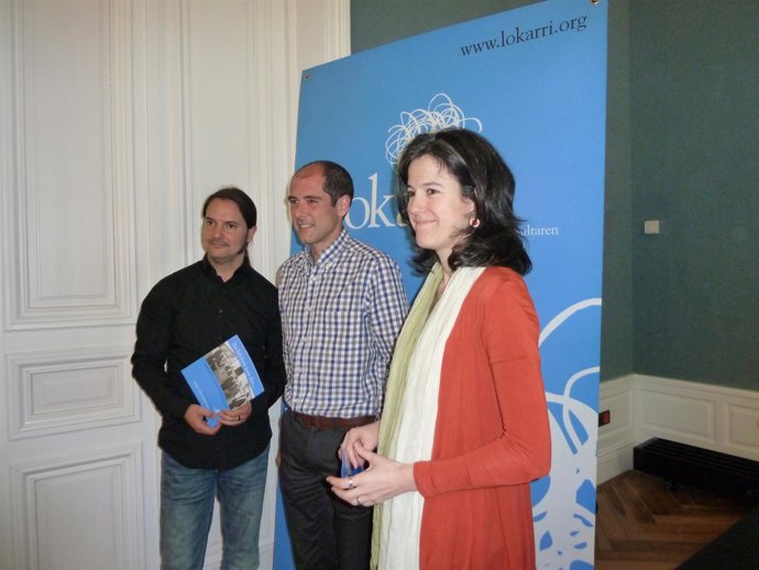 Paul Ríos, Acompañado De Miembros De Lokarri