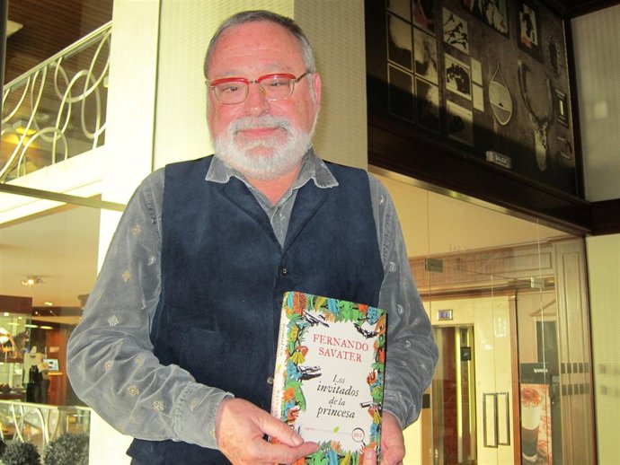 Fernando Savater Tras Presentar Su Nuevo Libro En Valencia