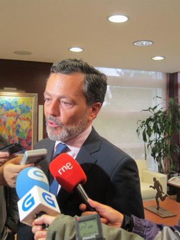 Agustín Hernández Antes De Presidir El Consejo Rector De La AXI