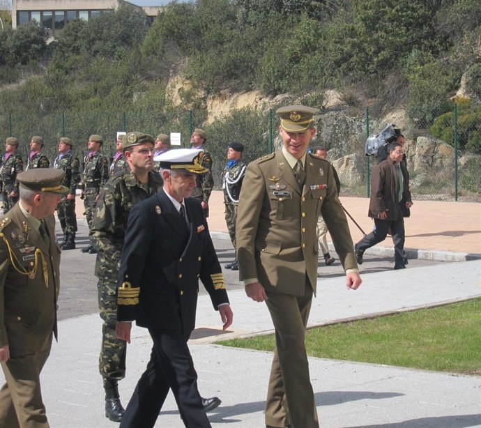El Príncipe Visita El Centro De Excelencia Contra IED En Hoyo De Manzanares 