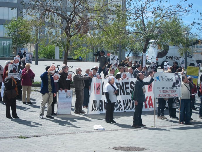 Protesta Por Las Participaciones Preferentes