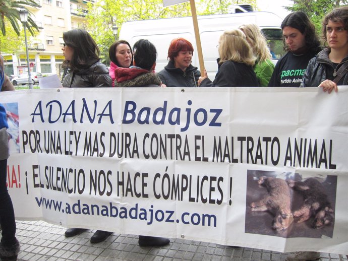 Concentración Frente A Los Juzgados De Badajoz