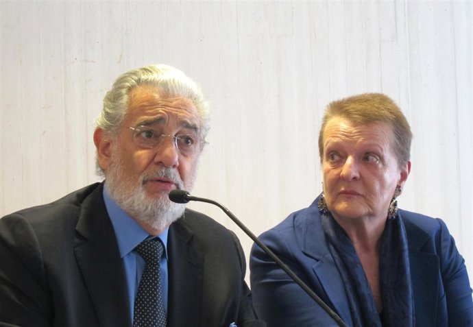 La Intendente De Les Arts, Helga Schmidt, Junto A Plácido Domingo