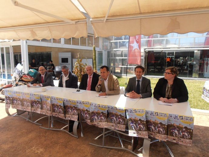 Damià Vich Con Los Patrocinadores Del Evento 