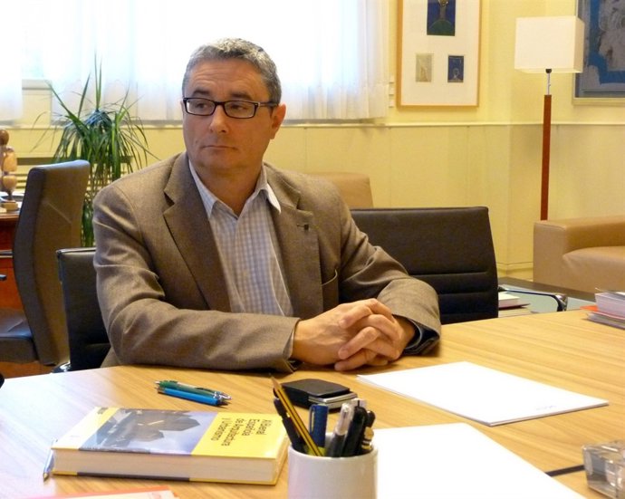 Manuel Estrada, Director De Los Cursos De Verano De La UC