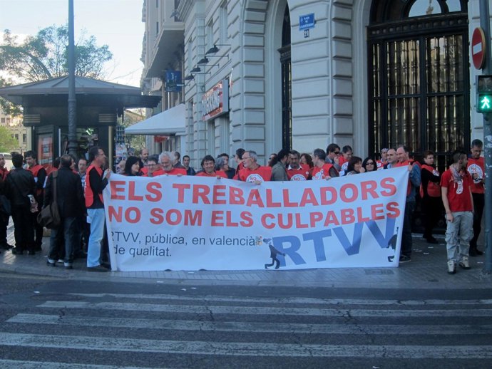 Trabajadores De RTVV Concentrados Ante El Despacho De Garrigues