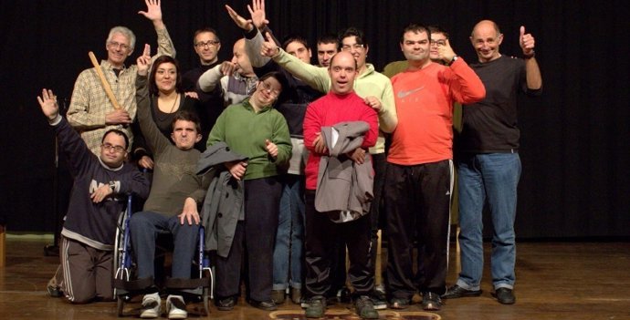 Teatro Frágil En Una Fotografía Tomada Junto A Vol Ras