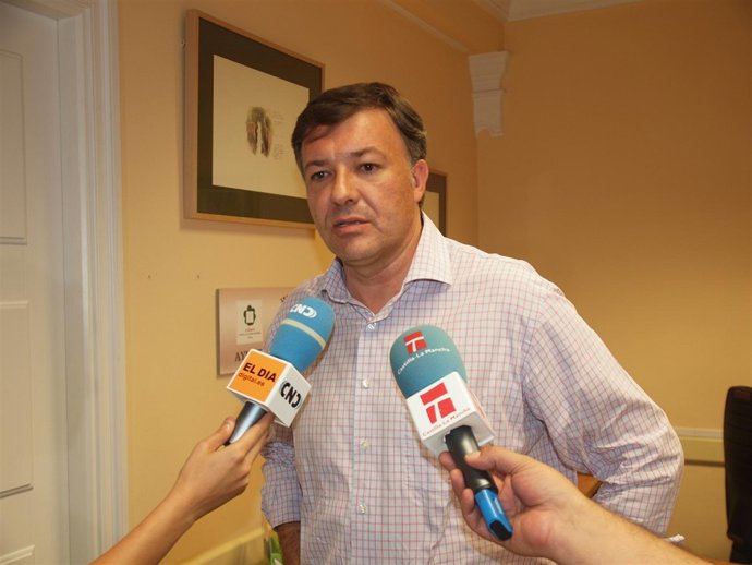 Dolz Atiende A Los Medios