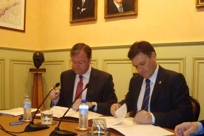 Silván (I) Y Él Presidente De La Diputación De Segovia. 