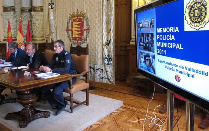 Presentación De La Memoria De La Policía Municipal En 2011