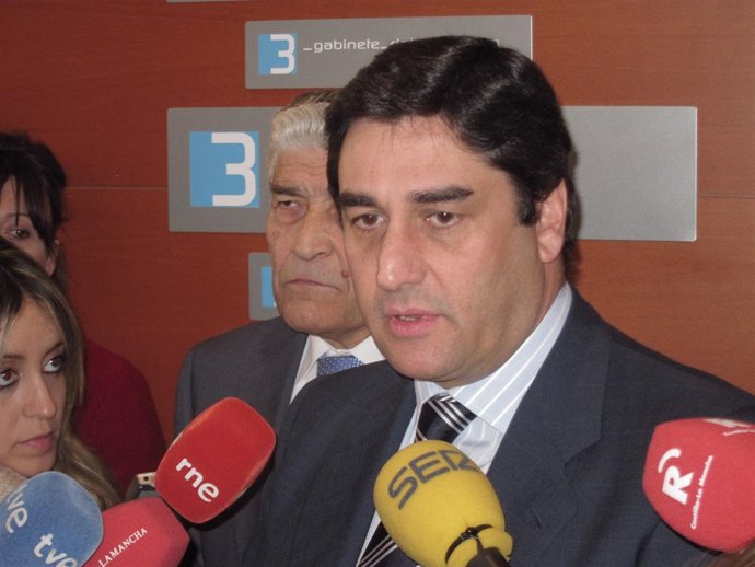 José Ignacio Echániz, Consejero De Sanidad Y Asuntos Sociales 