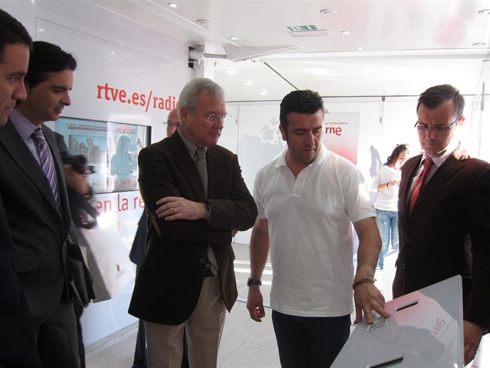 El Presidente Visita La Exposición 'RNE Contigo' Del 75 Aniversario De RNE
