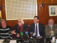 Gómez cree que Aguirre debería declararse "insumisa" a la masificación de las aulas y a la pérdida de calidad educativa