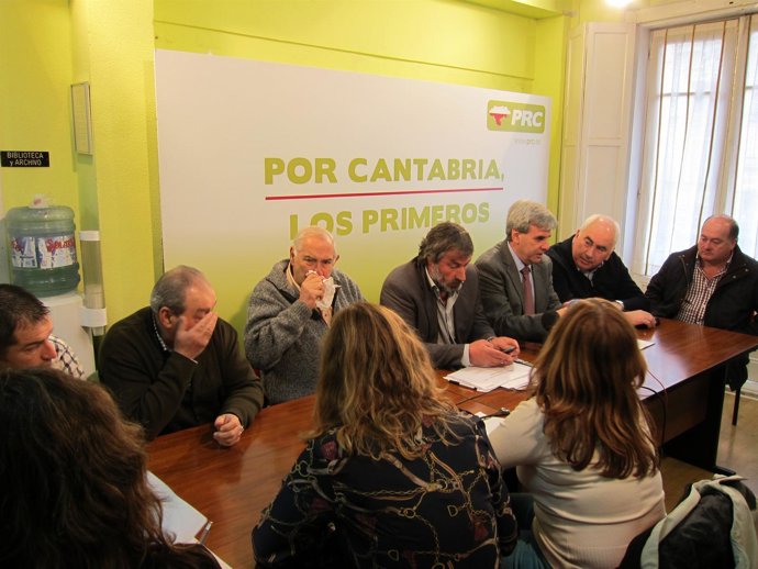 De La Sierra Acompañado Por Los Alcaldes