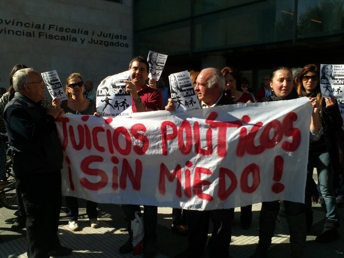 Protestas Ante La Ciudad De La Justicia