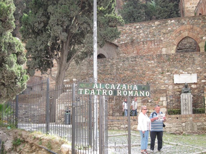 Turistas En Málaga Capital