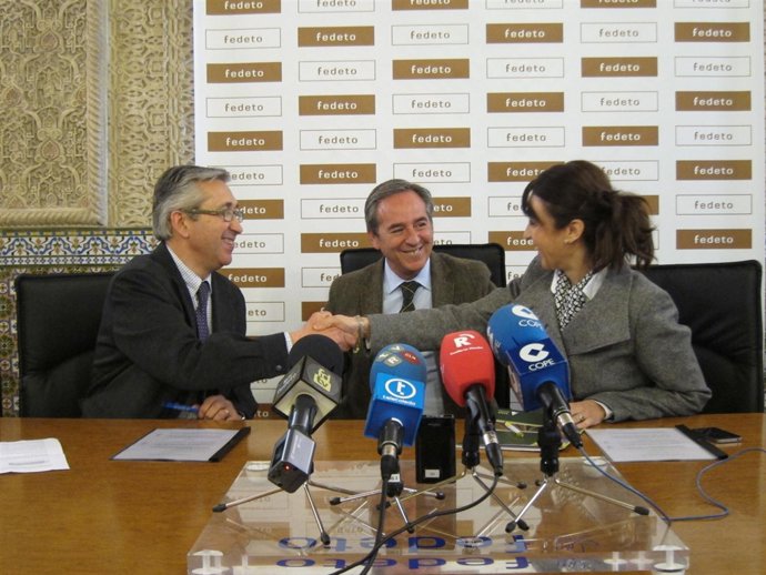 Los Presidentes De ASAJA Y CEAT, En La Firma Del Convenio