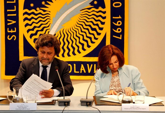 Juan Jiménez Firma Acuerdos De Colaboración Con La Universidad De New England