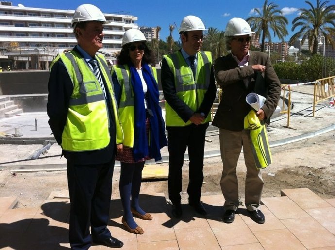 Isabel Borrego Junto A Gabriel Escarrer Visitan Las Obras Del Resort En Magalluf