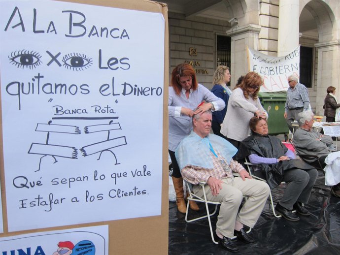 Acto De Protesta De Los Afectados Cántabros Por Las Preferentes