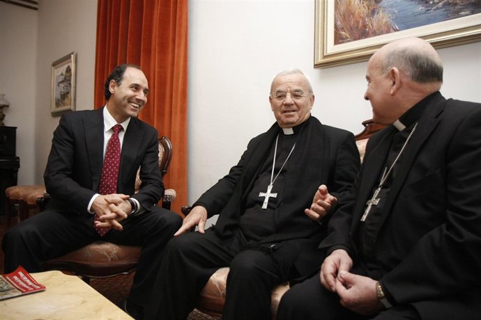 Diego Se Reúne Con El Nuncio Del Papa En España