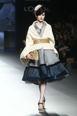 Modelo De Ion Fiz En La Mercedes-Benz Fashion Week