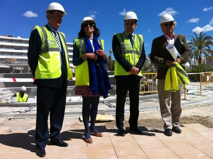 Gabriel Escarrer Junto A Isabel Borrego