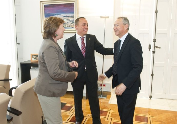 La Alcaldesa Con El Presidente De La CHS, Miguel Ángel Ródenas