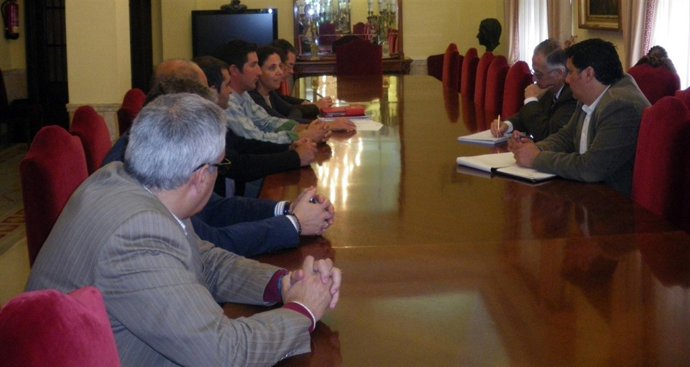 Reunión Del Subdelegado Del Gobierno Con Regantes Del Condado. 