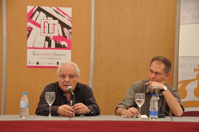 Javier Reverte Presentado Por Eduardo Jordá, En La Feria Del Libro De Tomares