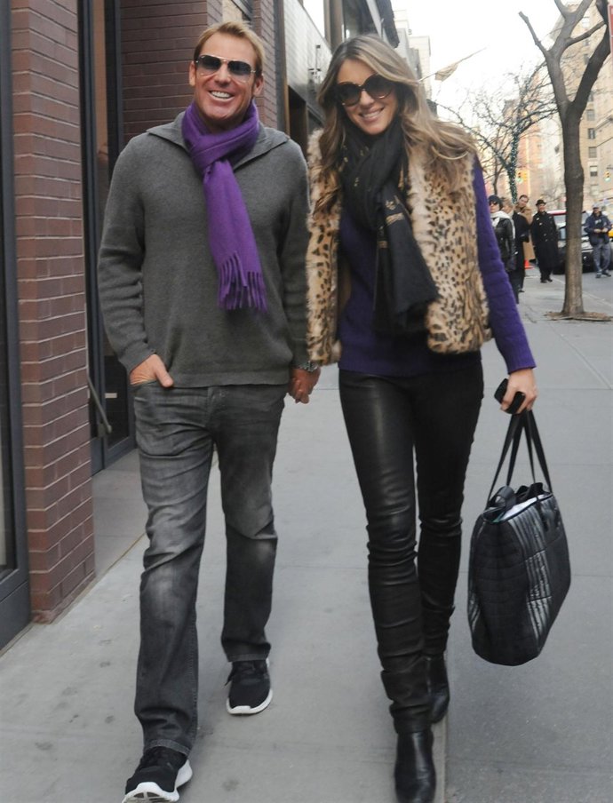 Elizabeth Hurley Y Su Prometido Shane Warne