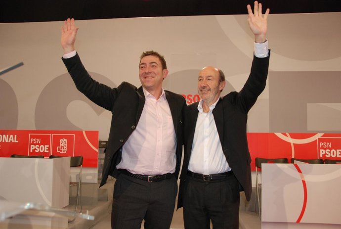 Roberto Jiménez Con Alfredo Pérez Rubalcaba En La Clausura Del Congreso Del PSN