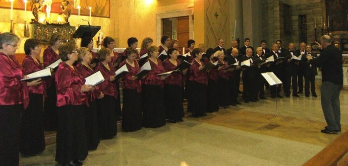 La Coral De Fraga En Una De Sus Actuaciones 
