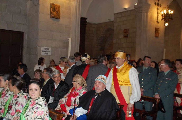 Las Autoridades Participan En El Día De La Faldeta De Fraga.