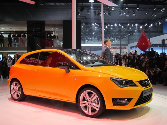 James Muir (Seat), En El Salón De Pekín