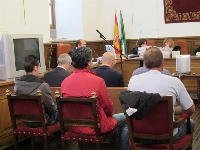 Juicio A Un Subinspector De Policía Y A Cinco Acusados Más