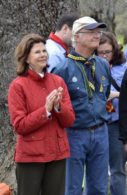 Los Reyes De Suecia Visitan A Los Scouts En El Escorial                        