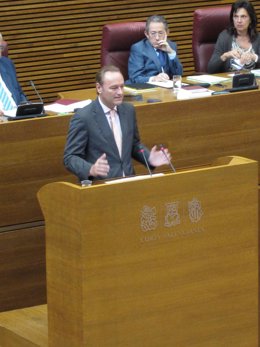 Alberto Fabra En una Sesión De Control 