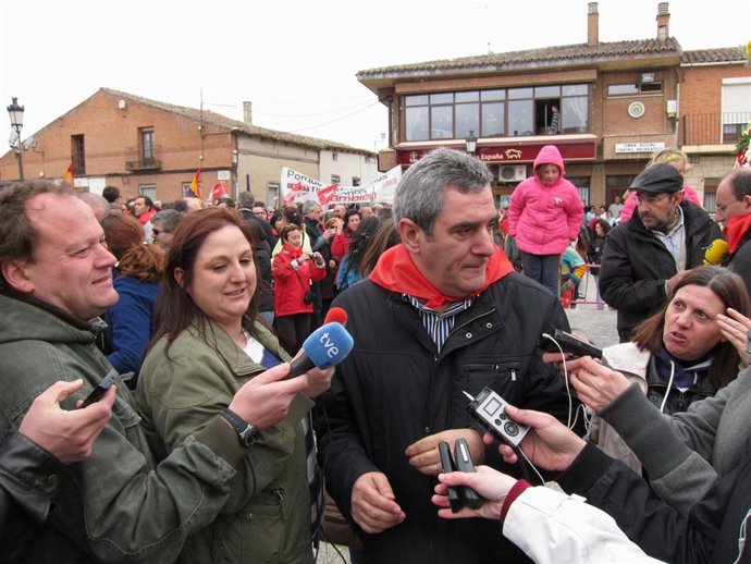 El Secretario Regional Del PSOE Atiende A Los Medios En Villalar