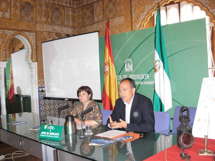 El Alcalde De Almócita, Francisco García, Presenta 'La Noche De Los Candiles'