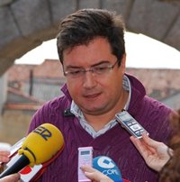 PGE.- PSOE los califica de "nefastos" y asegura que su retraso ha creado "un problema de confianza en España"