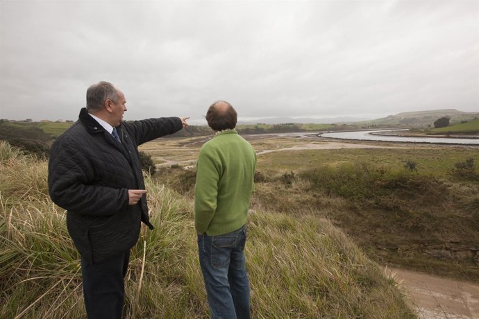  El Consejero De Medio Ambiente Y El Alcalde De Miengo 