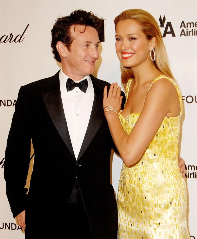Sean Penn Y Petra Nemcova