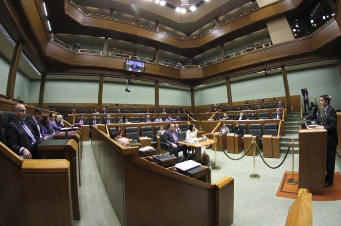 Imagen Del Pleno Del Parlamento Vasco