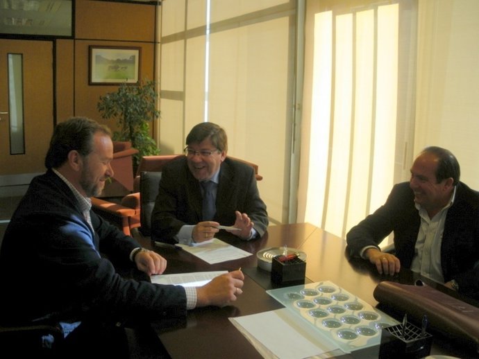 El Delegado De Agricultura, Cristóbal Romero, Junto Al Presidente De Asaja. 